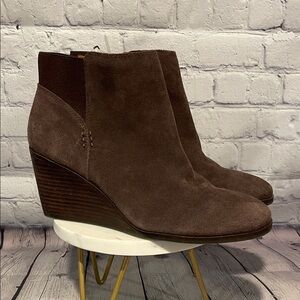 Lucky Brand Zorlina Brown Suede Ankle Booties Sz 8.5 NWT